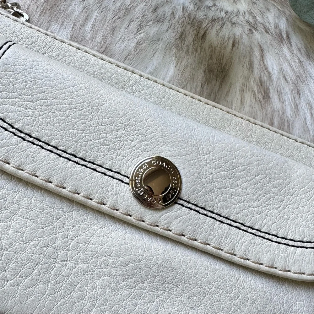 Coach Off-White Wristlet - Picture 3 of 8